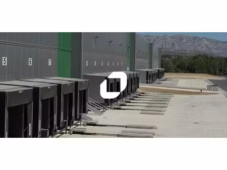 location entrepôt fuveau 13710 5789m²