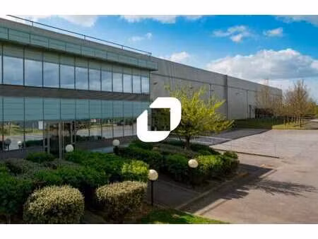 location entrepôt 15 704 m²