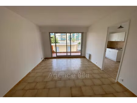 location appartement 1 pièces 32m2 nice 06300 - 730 € - surface privée