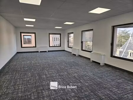 location bureaux 179 m² à 371 m²