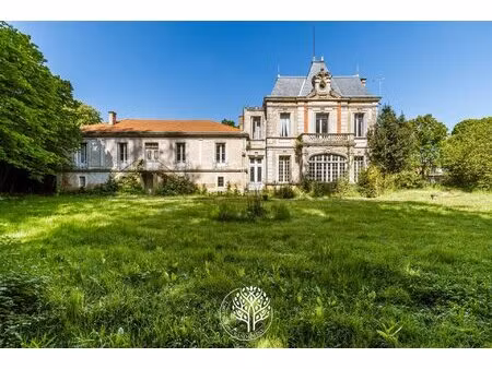 propriété bourgeoise et authentique proche de la rochelle