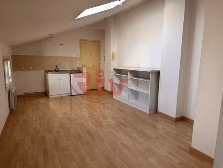 appartement t2 - 3ème étage - beaurepaire