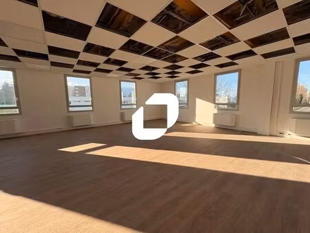 location bureaux 129 m² à 577 m²