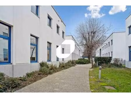 location bureaux 101 m² à 1 369 m²