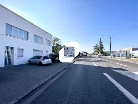 location bureaux décines-charpieu 69150 140m²