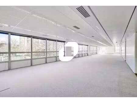 location bureaux 273 m² à 1 112 m²