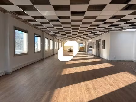 location bureaux 143 m² à 450 m²