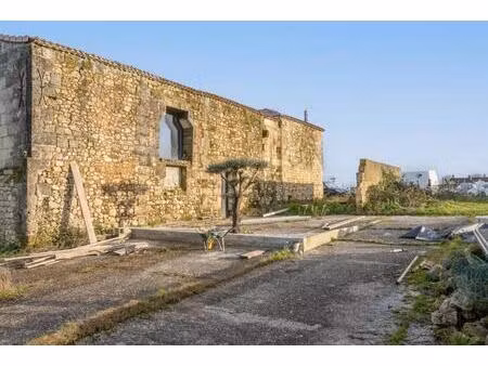 maison de 7 pièces de 450 m² à camarsac