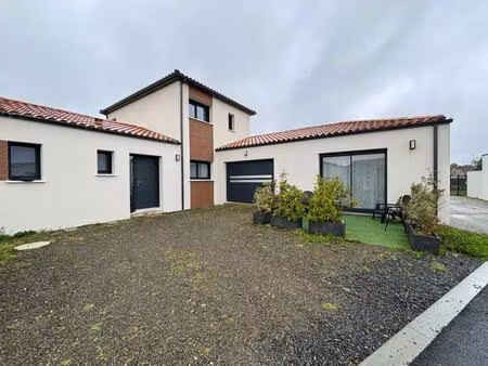 maison de 6 pièces de 128 m² à soullans