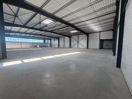 vente commerce 1640 m² parçay-meslay (37210)