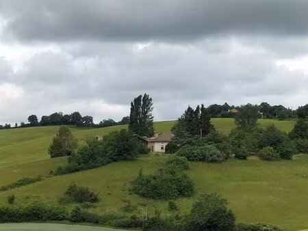 maison plain pied au calme avec dépendances vue panomarique 6ha