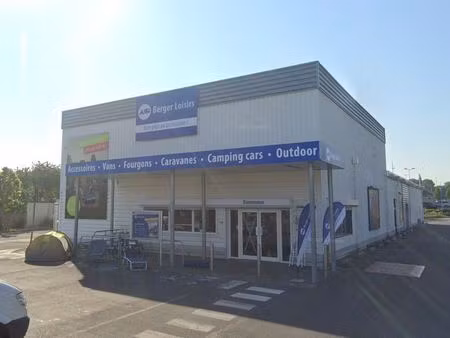 location commerce 640 m²