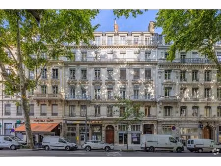 location commerce 130 m²