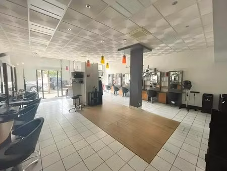 location commerce 94 m²