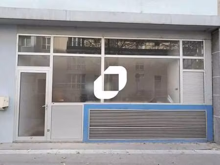 location commerce 60 m²