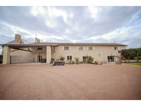 ancienne rénovée avec piscine