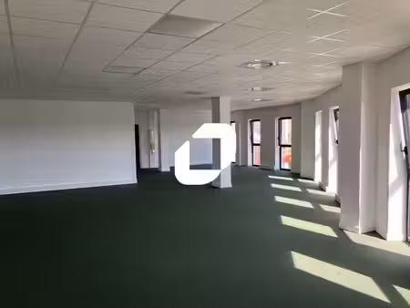 vente bureaux 92m² à 904m²