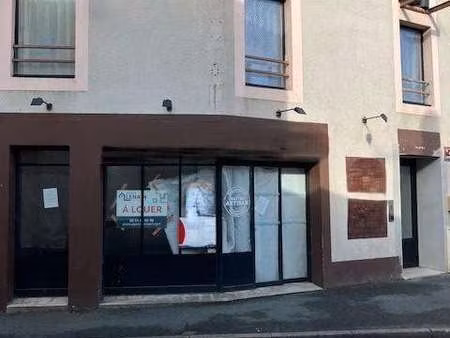 location bureaux et commerces aux herbiers (85500) : à louer / 119m² les herbiers