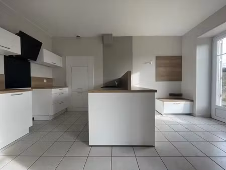 location maison à essarts-en-bocage (85140) : à louer / 92m² essarts-en-bocage