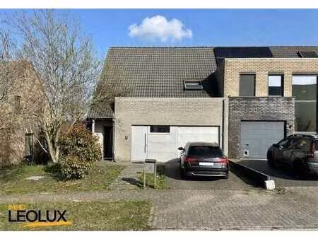 charmante maison mitoyenne avec 4 chambres et jardin