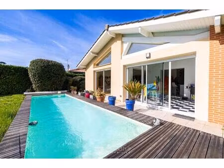 maison 6 pièces – 256 m² – parcelle de 13.000 m²