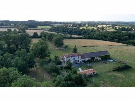 maison de 6 chambres avec gîte de 2 chambres  14 hectares de pâturages et bois