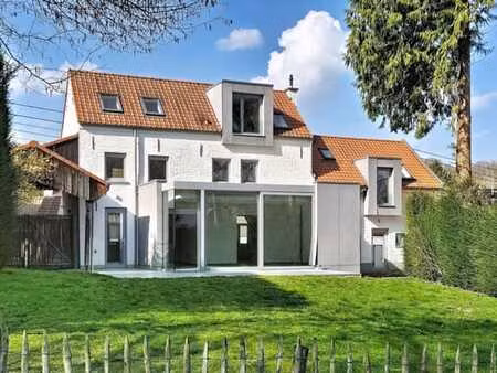 charmante maison rénovée à gaillemarde