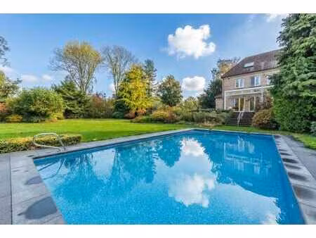 maison 3 façades 5 chambres  avec grand jardin et piscine