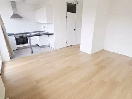 studio entièrement rénové 30 m² avec balcon–salzinnes–chu