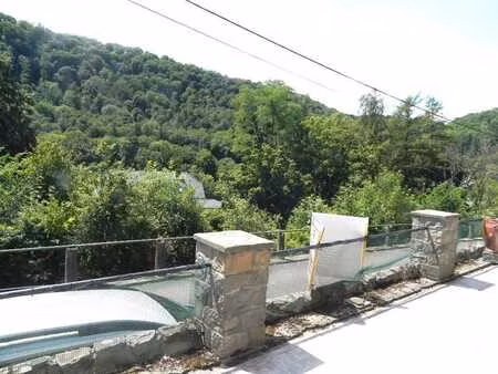 maison chaleureuse  lumineuse avec garage et jardin