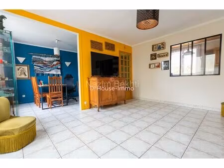 maison de 88 avec 3 chambres  grenier aménagé et sous-sol