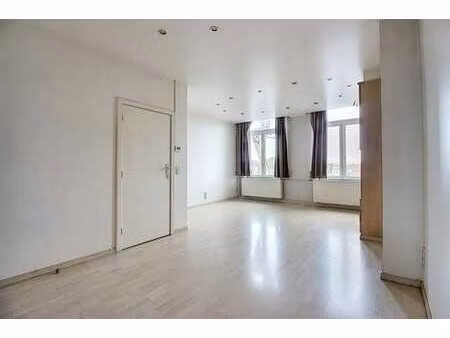 bel appartement 2 chambres avec véranda à 20 secondes de la
