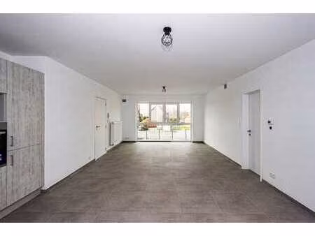 appartement neuf 2 chambres avec parking!