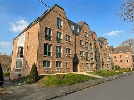 lumineux rez-de-chaussée dans quartier calme