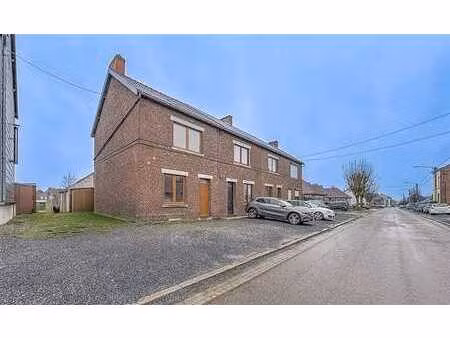 maison 3 facades avec jardin