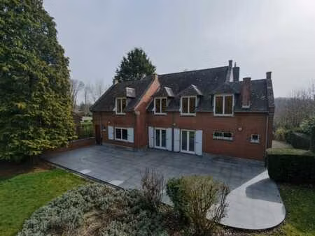 villa avec 7 chambres et 2 grands bureaux idéale pour profes