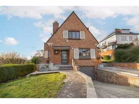 charmante villa bien située deux chambres avec garage