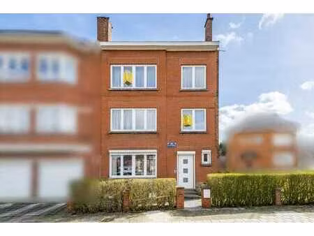 spacieuse maison 4 chambres et 2 bureaux avec extérieur