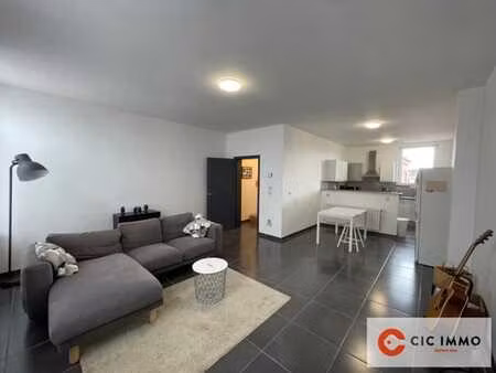 charmant duplex 3ch. rénové en plein centre de la louvière