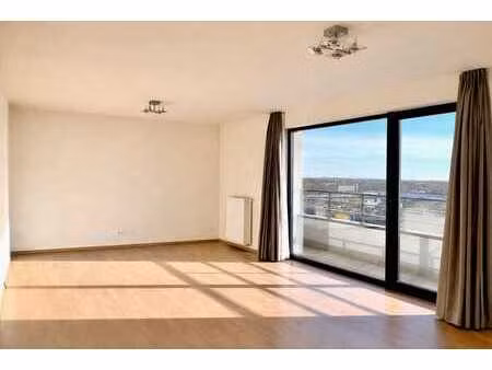 appart. 2ch - lumineux et superbe vue + parking/cave