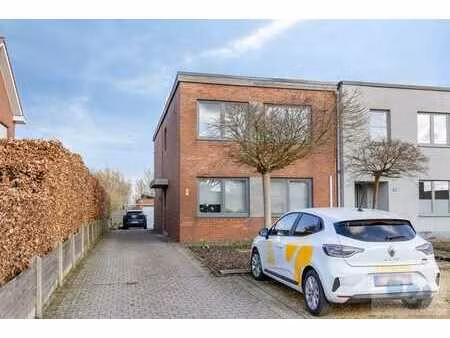 startersappartement met 2 slks  garage en tuin te konings...