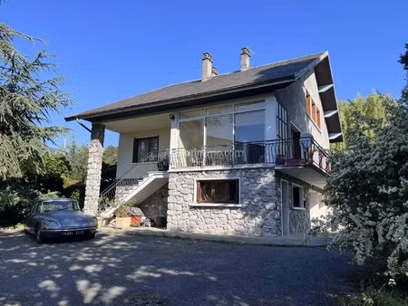porte-de-savoie : grande maison de famille à rénover ou diviser