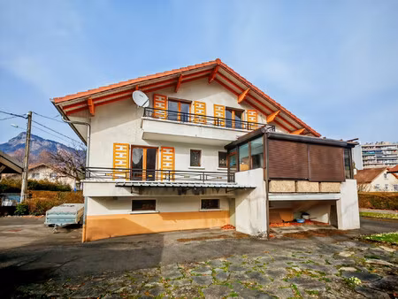 maison familiale de 116 m² avec sous-sol complet  véranda et t