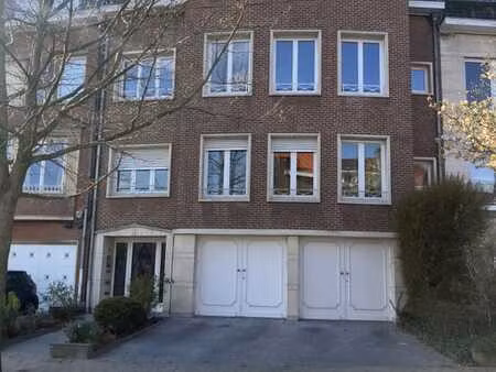 bel apartement rénové 2 chambres