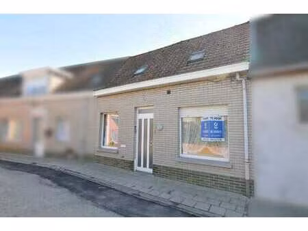 maison 2 façades avec garage dans la campagne de saint-geno