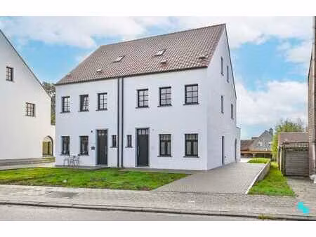 ruime halfopen bebouwing in zwevegem