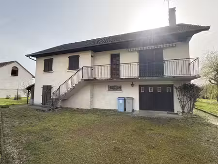 maison familiale avec grand terrain et vue dégagée