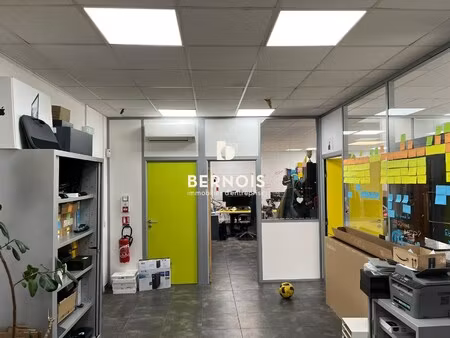 location local professionnel 404m²