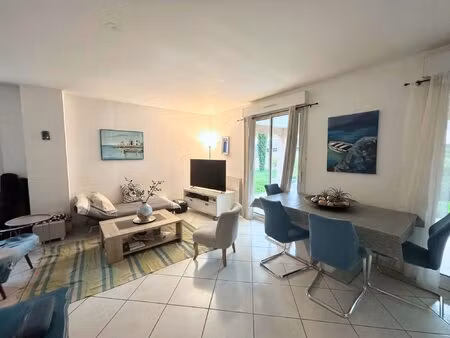 à louer – t2 d'environ 63m² avec terrasse jardin et garage