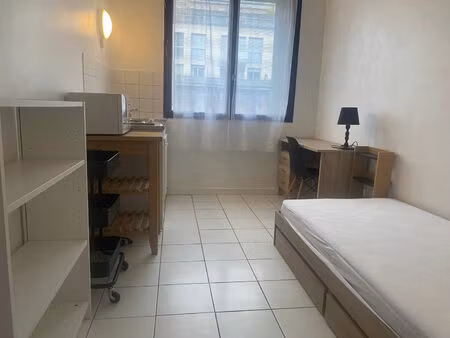 chambre meublée 11 m²